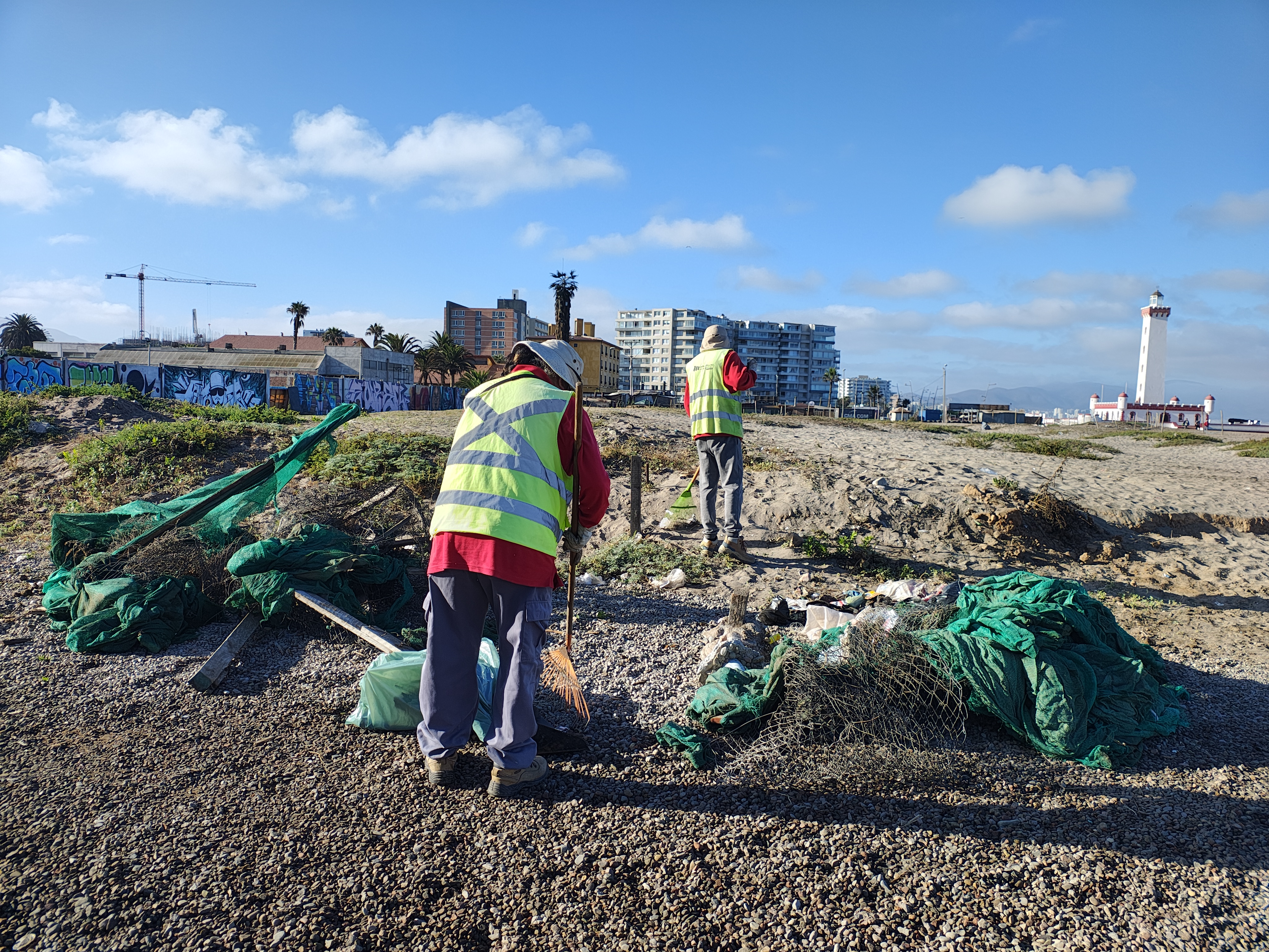 Operativo municipal recupera sector de Puertas del Mar afectado por escombros y microbasurales
